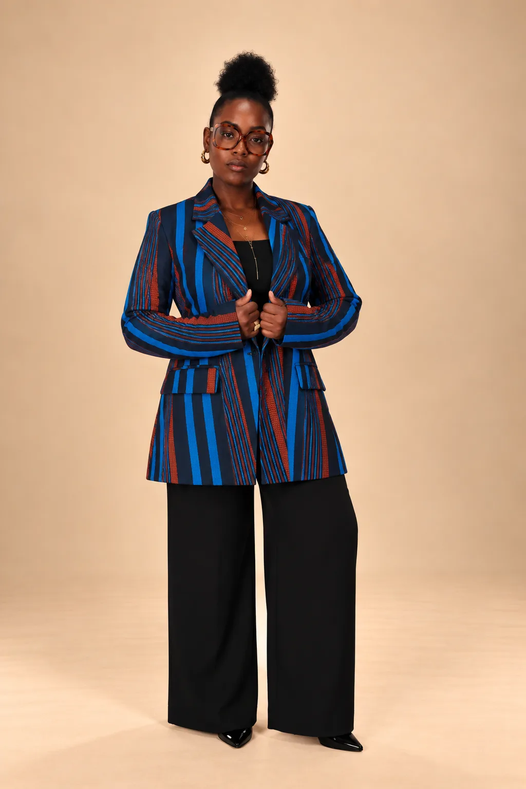 Blazer femme en wax bleu, noir et rouge – Djidiawax