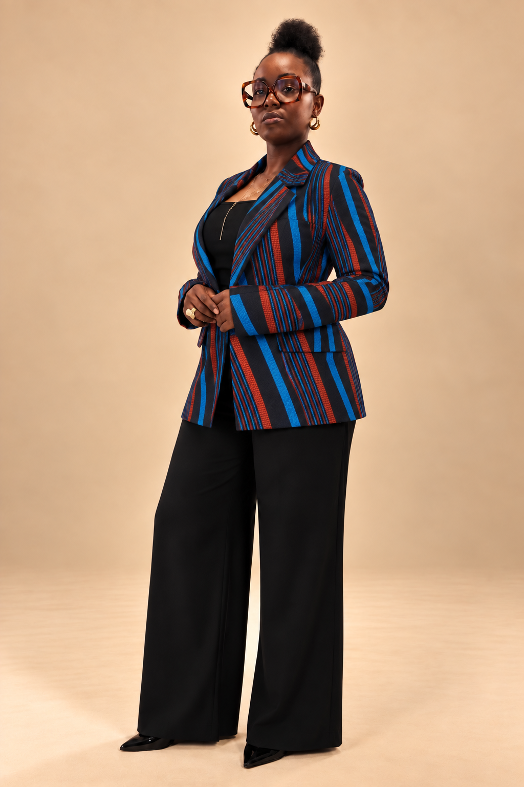Blazer femme en wax bleu, noir et rouge – Image 2