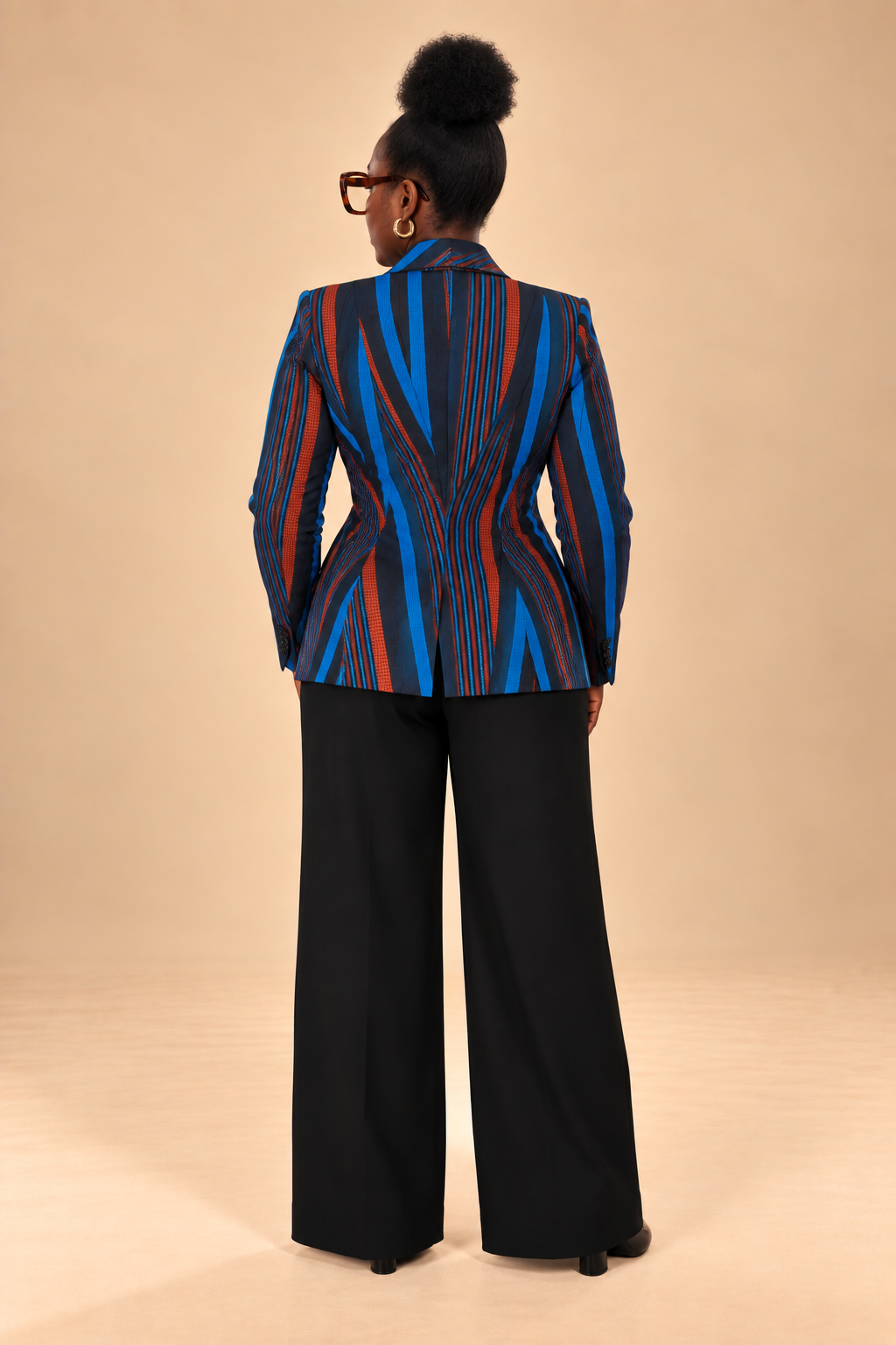 Blazer femme en wax bleu, noir et rouge – Image 3