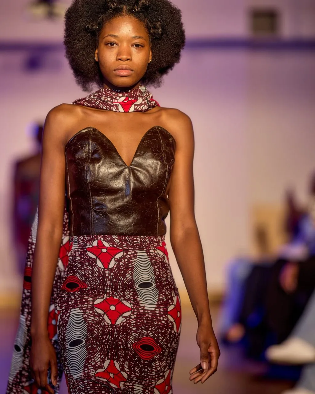Maestro Couture à Hiver Africain 2025 : bustier et jupe en wax
